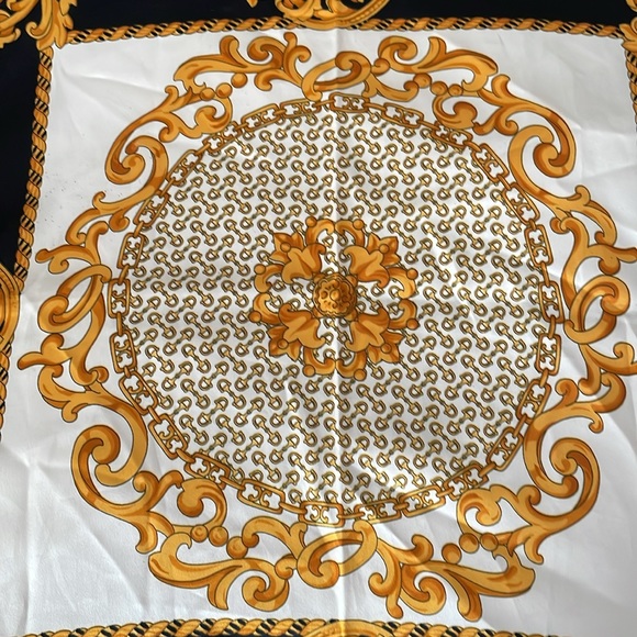 Beautiful Set of 3 Polyester Scarfs and 1 Silk Scarf. - Picture 7 of 16